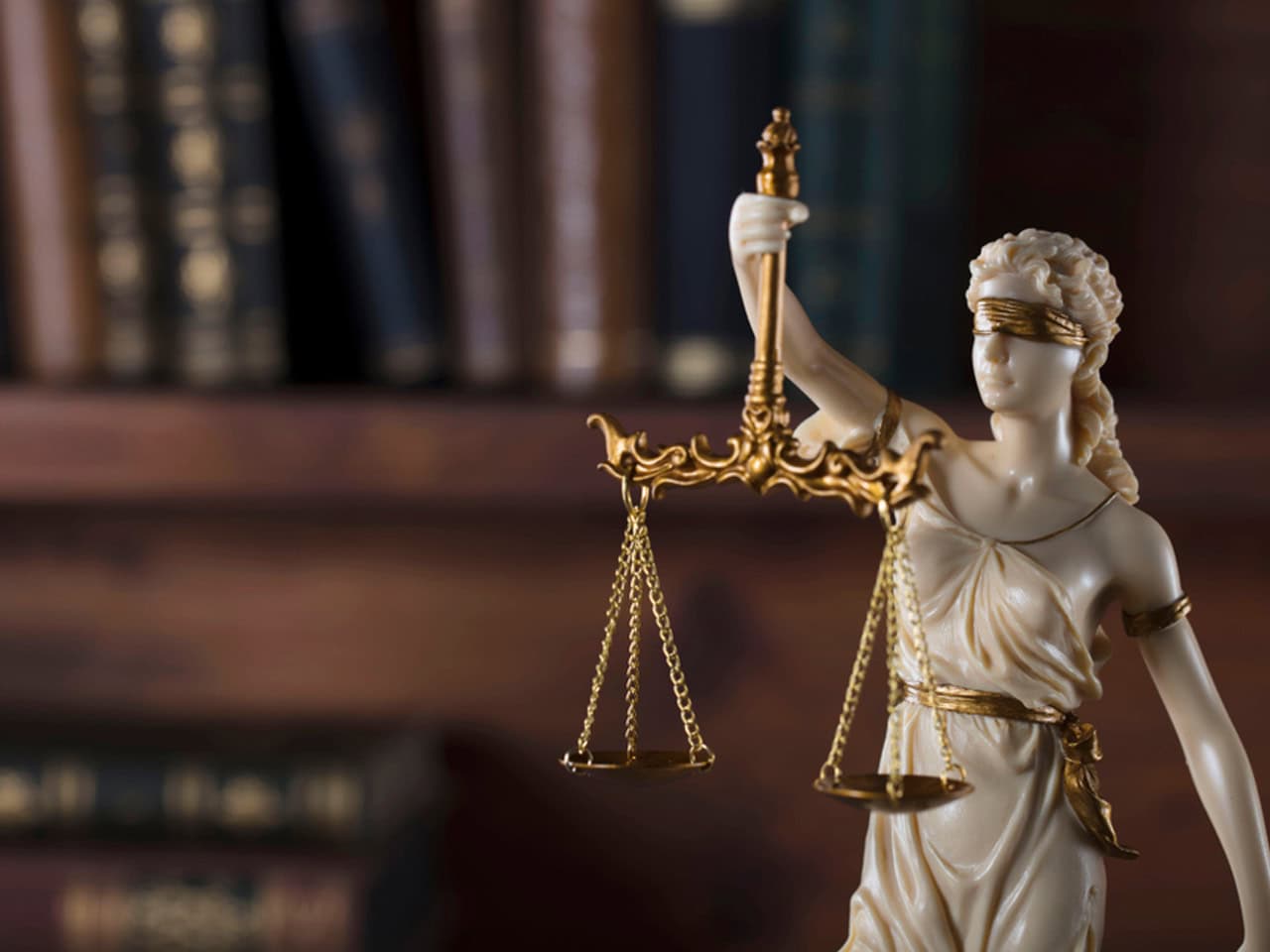 lady of justice statue