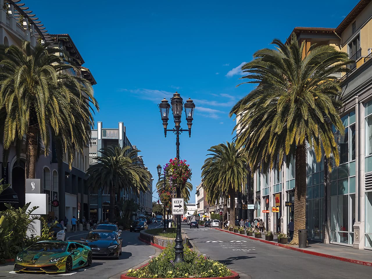 Santana row shopping district